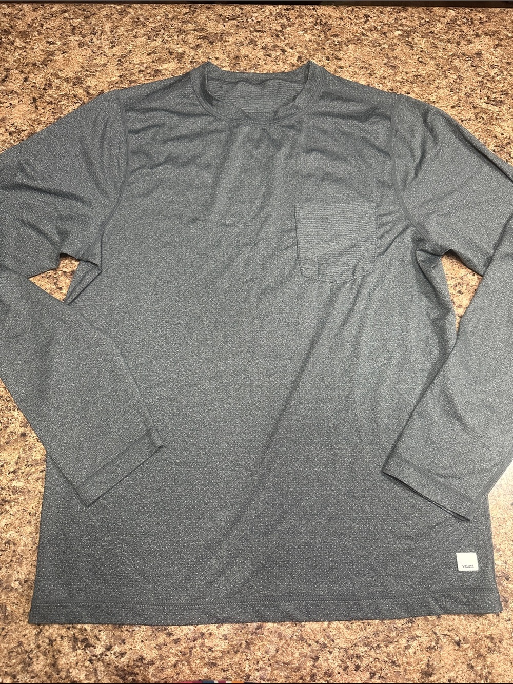 Vuori Men's Long Sleeve Heathered Gray Pocket Tee Medium
